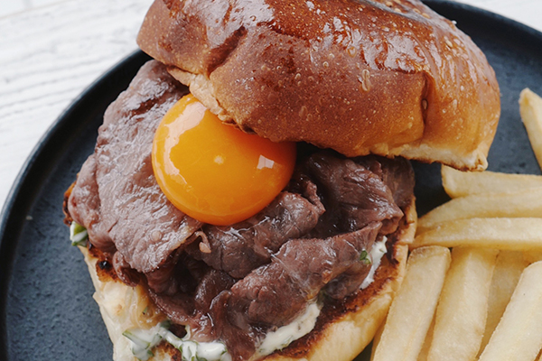 「常陸牛霜降りすき焼きバーガー」