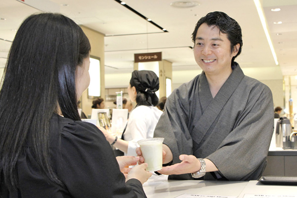 2017茨城フェアin銀座三越 銀座の「BAR 夕凪」の実演販売