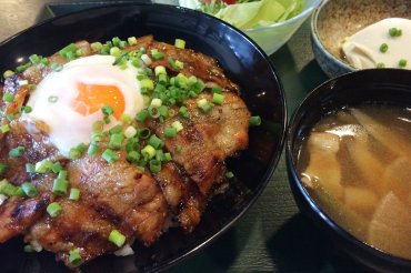 一番人気！豚バラスタミナ丼