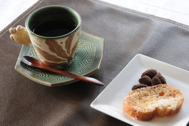 食後のコーヒーはもちろん笠間焼きで