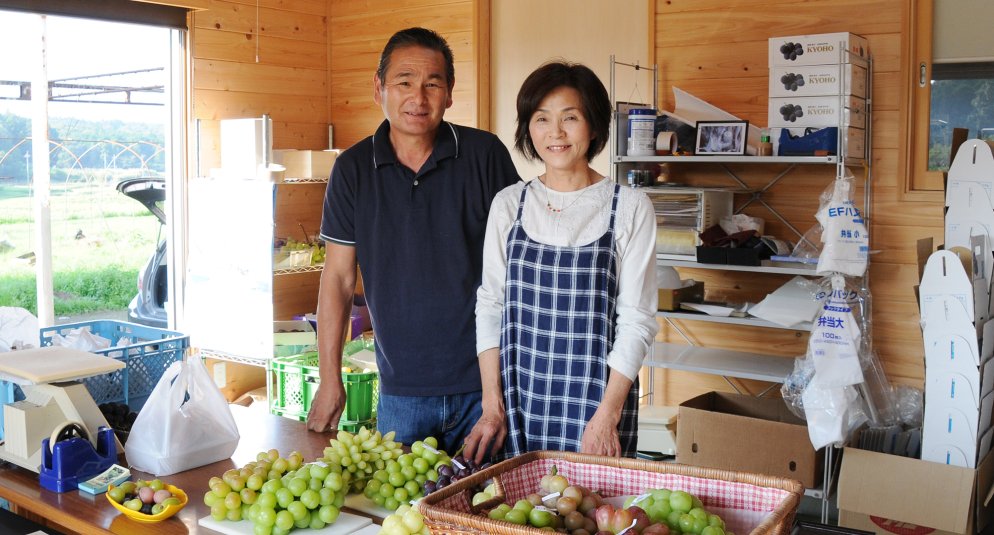 深谷果樹園　深谷さんご夫妻