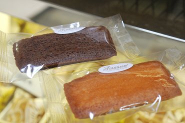 バターやアーモンドパウダーを使った焼き菓子「フリアン」。別名「フィナンシェ」とも呼ばれています。