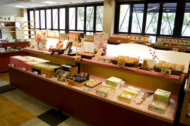 亀じるし本店　店内