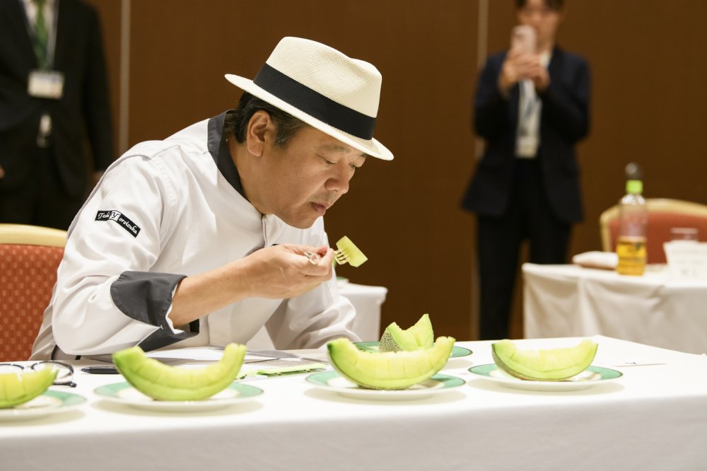 審査員長の鎧塚 俊彦氏