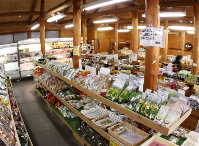 里美生産物直売所　店内