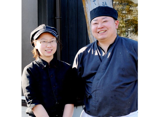 筑山亭 料理長 長峰淳さんとおかみ