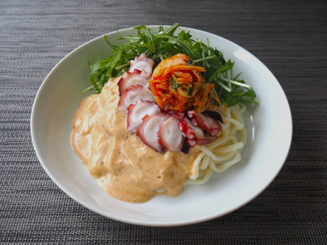 食欲そそる たこと水菜の＃いばらき韓国風サラダうどん
