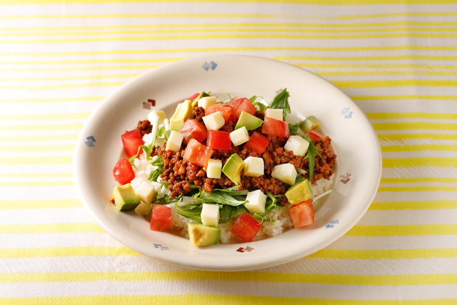 「6Pチーズ」と水菜のタコライス