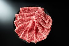 常陸牛 煌　お皿に載ったローススライス肉