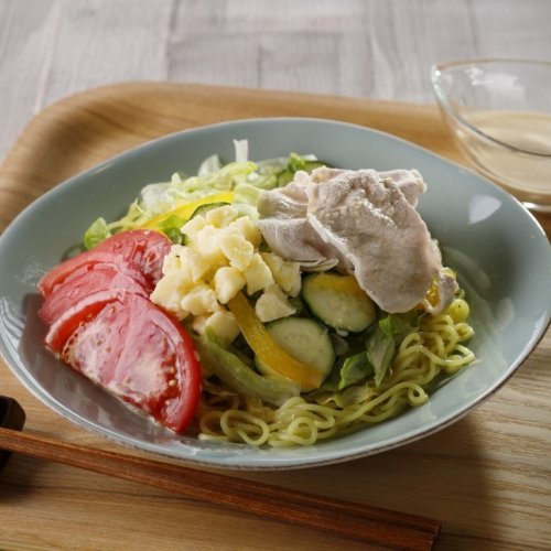 たっぷり野菜とチーズのサラダ麺～柚子こしょう香るミルクだれ～