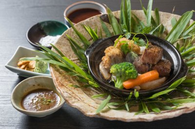 ３　銀座穂の河　常陸牛"煌"のいいとこどり（ステーキ、カツ）