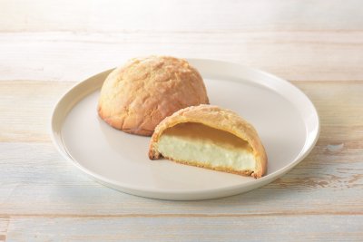 「まるでメロンパンみたいなシュークリーム （茨城鉾田メロンのクリーム）」（税込257円） 11月28日（火）発売