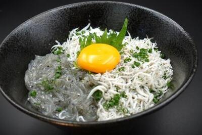 浜いち「大洗しらす三色丼」