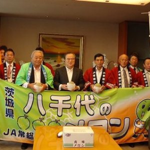 八千代町，ＪＡ常総ひかりが県庁で「タカミメロン」をＰＲ